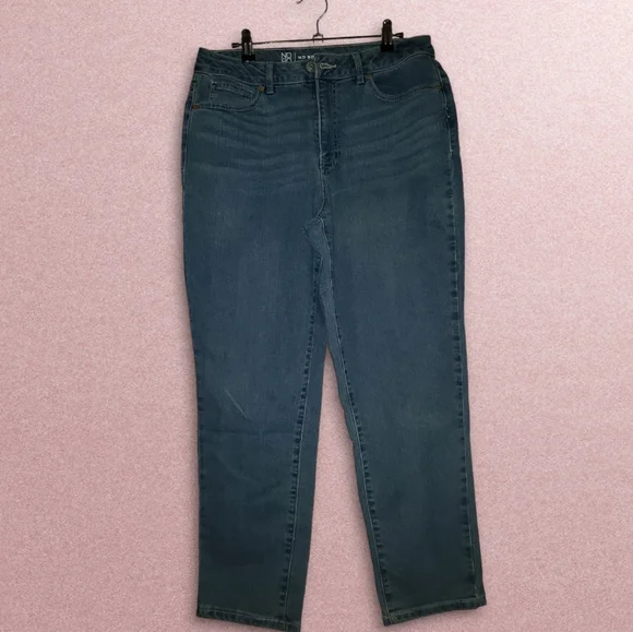 💖No Boundaries Juniors High Rise Mom Jeans (Size 9) - Picture 9 of 14